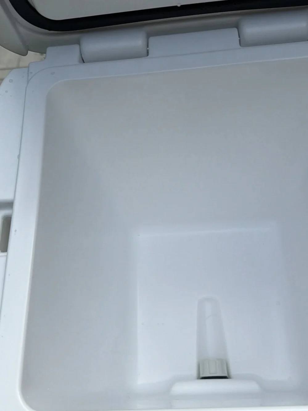 Yeti White Silo 6G Beverage Cooler Dispenser